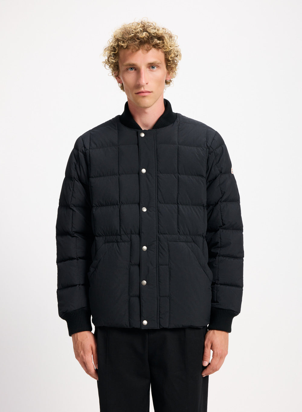 Veste courte noire légèrement gaufrée MAXMARA Veste courte noire légèrement gaufrée MAXMARA