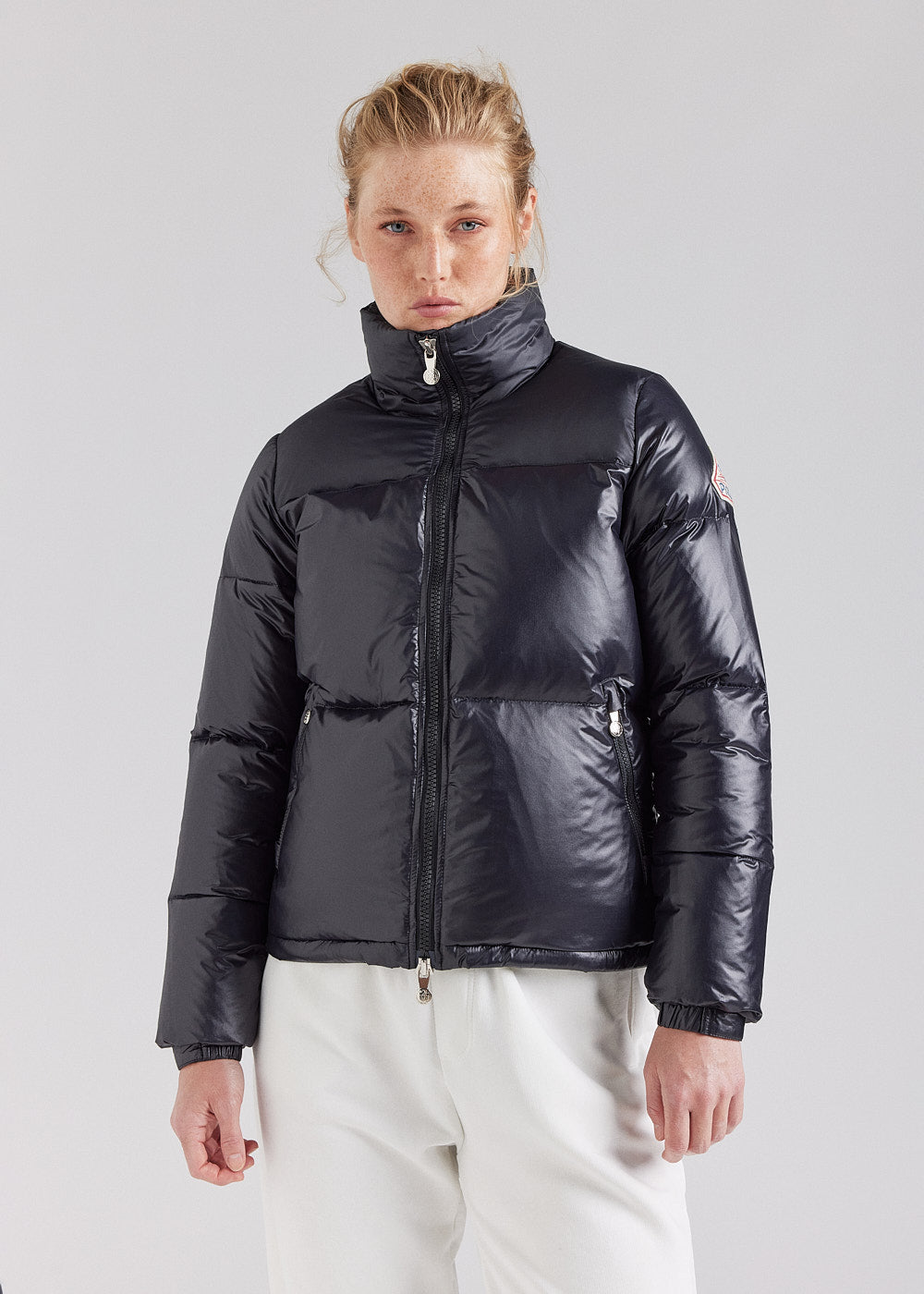 Women s Pyrenex Goldin short and shiny down jacket black