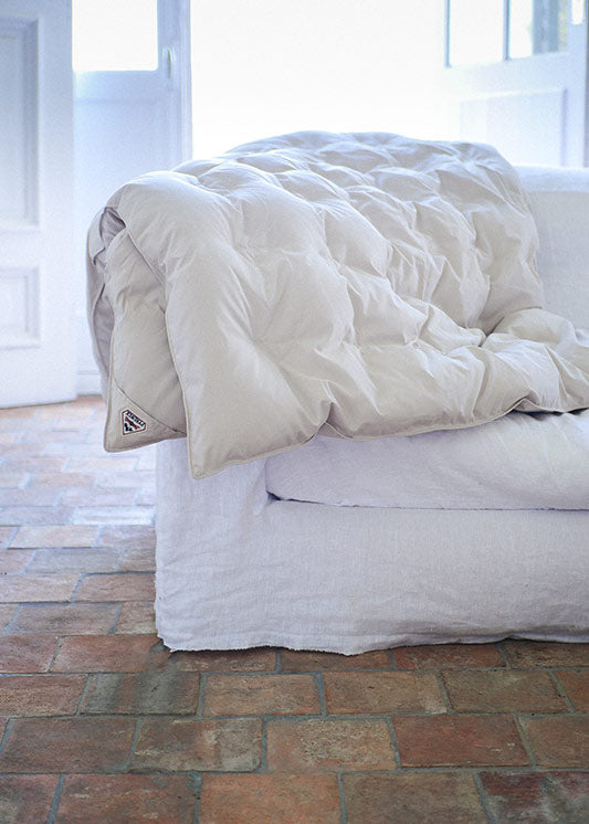 Cocooning-Decke, hergestellt in Frankreich aus natürlichem Daunenduvet Caresse