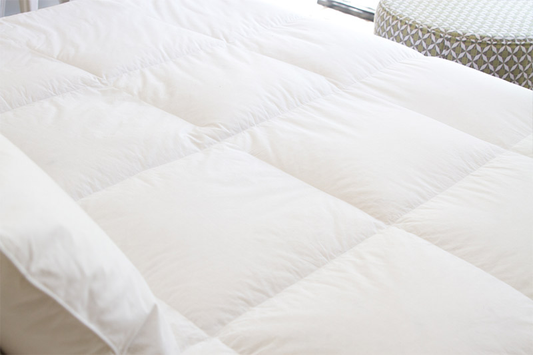 Comment laver une couette garnie de plumes et duvet ?