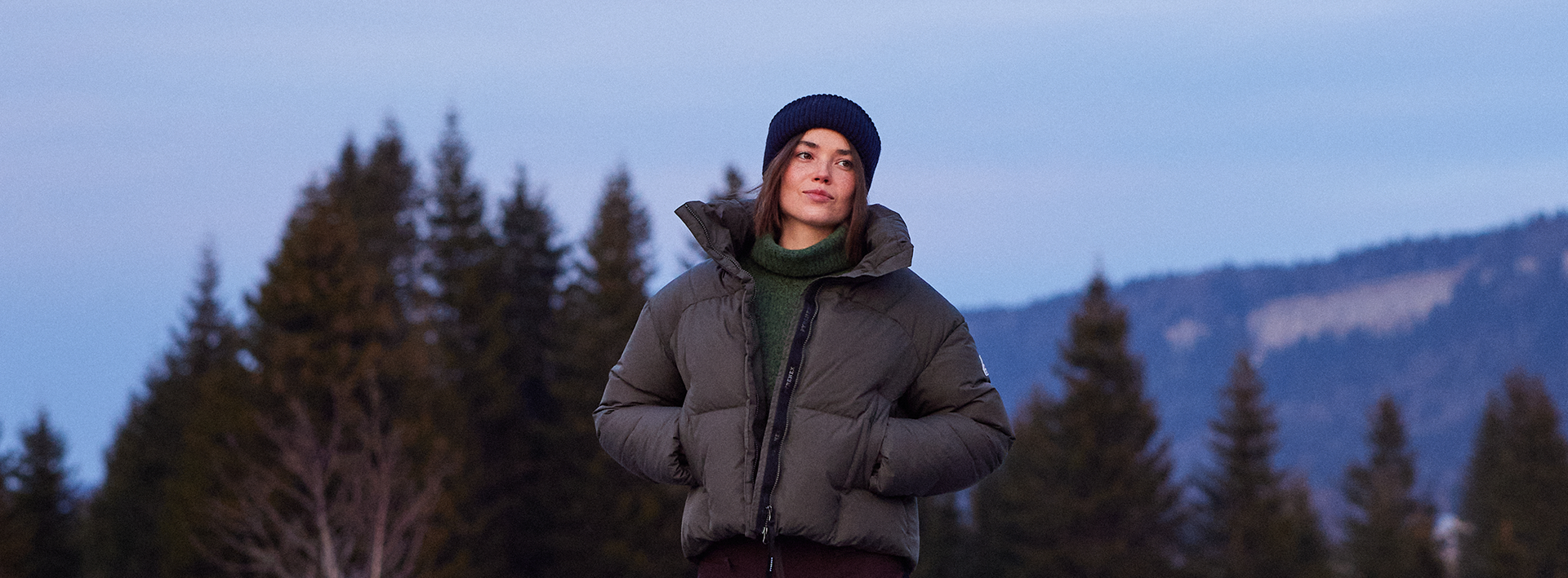 Goldene Daunenjacken