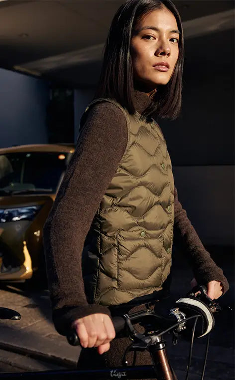 Sleeveless down jackets
