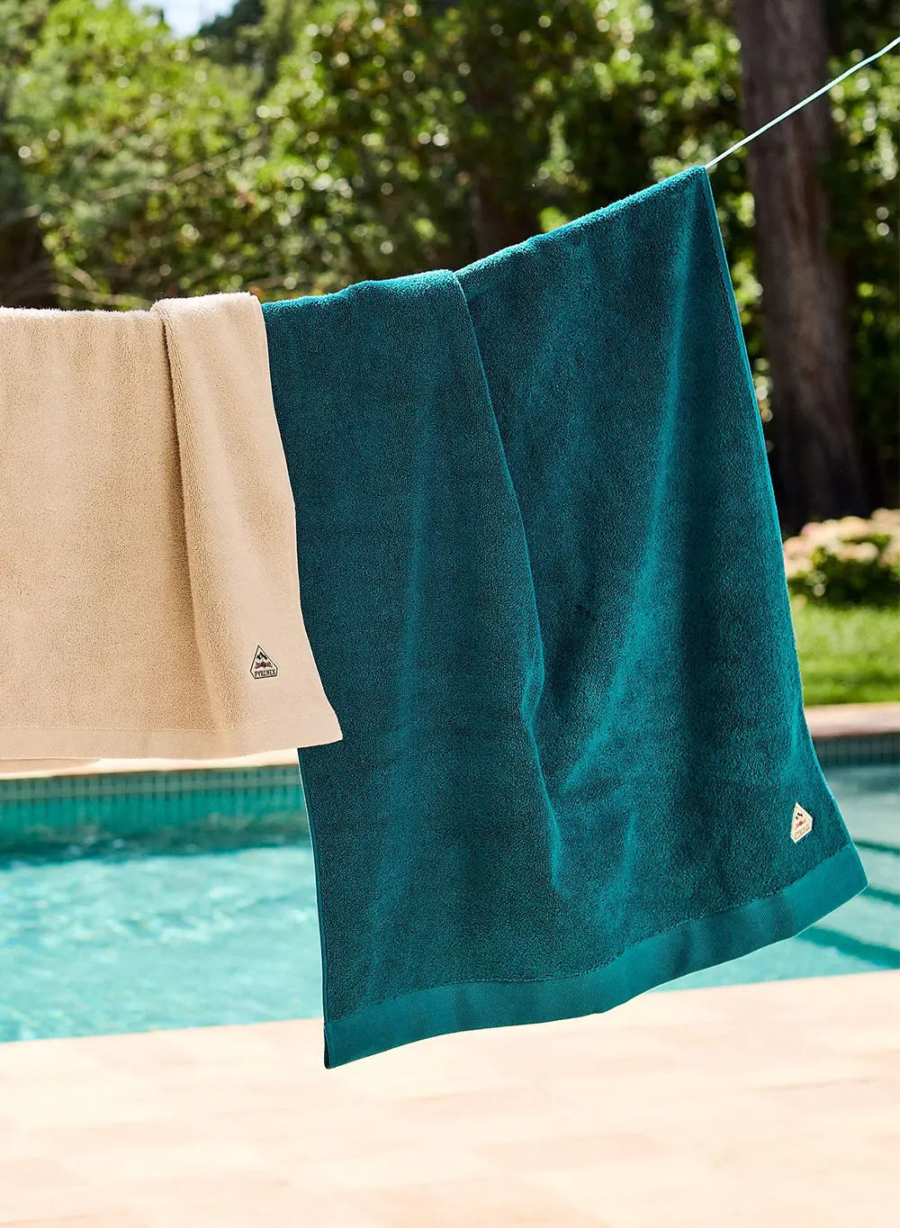 Serviette de toilette bleu paon Hana-1