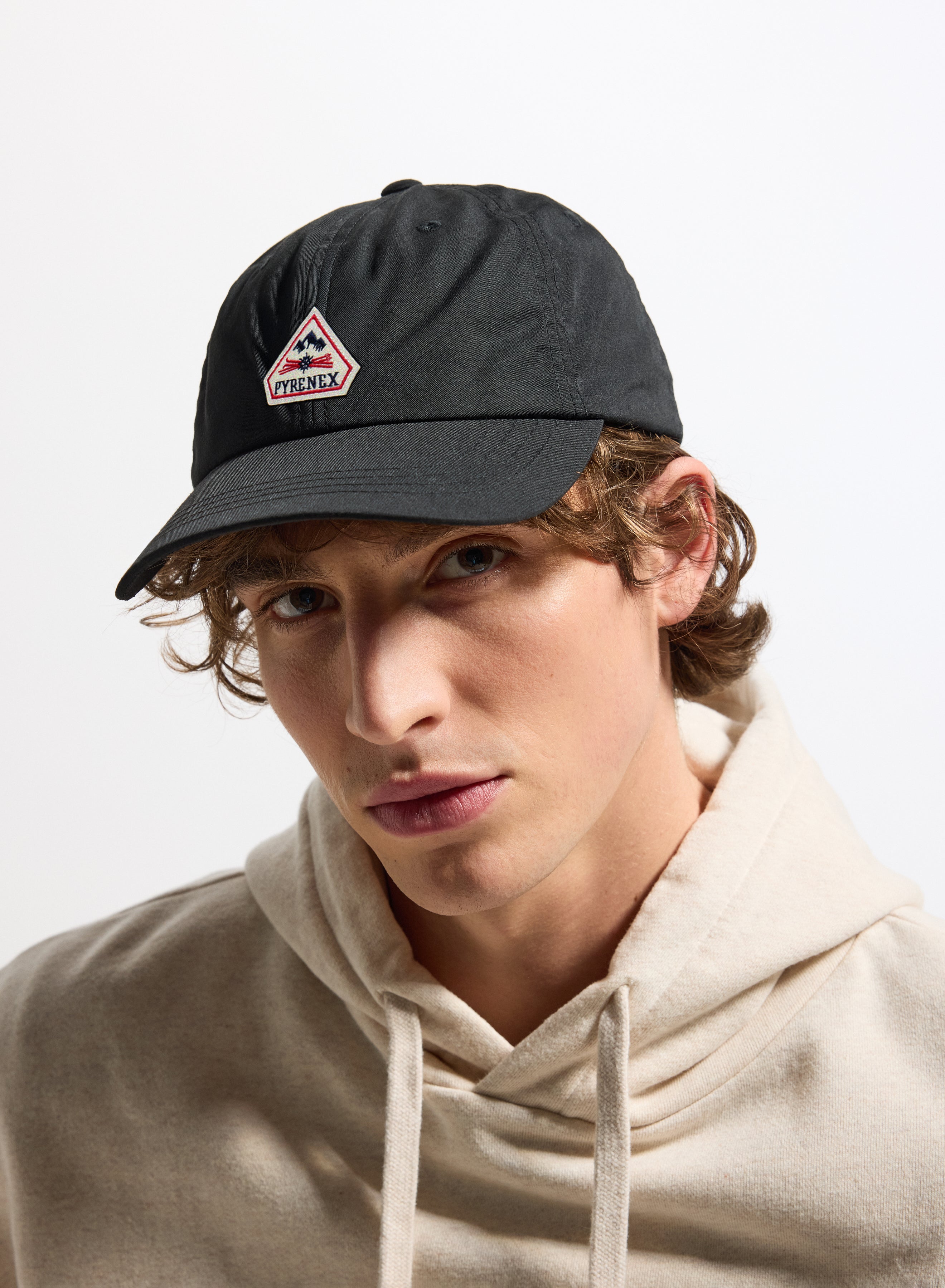 Pyrenex Isard unisex black cap-1