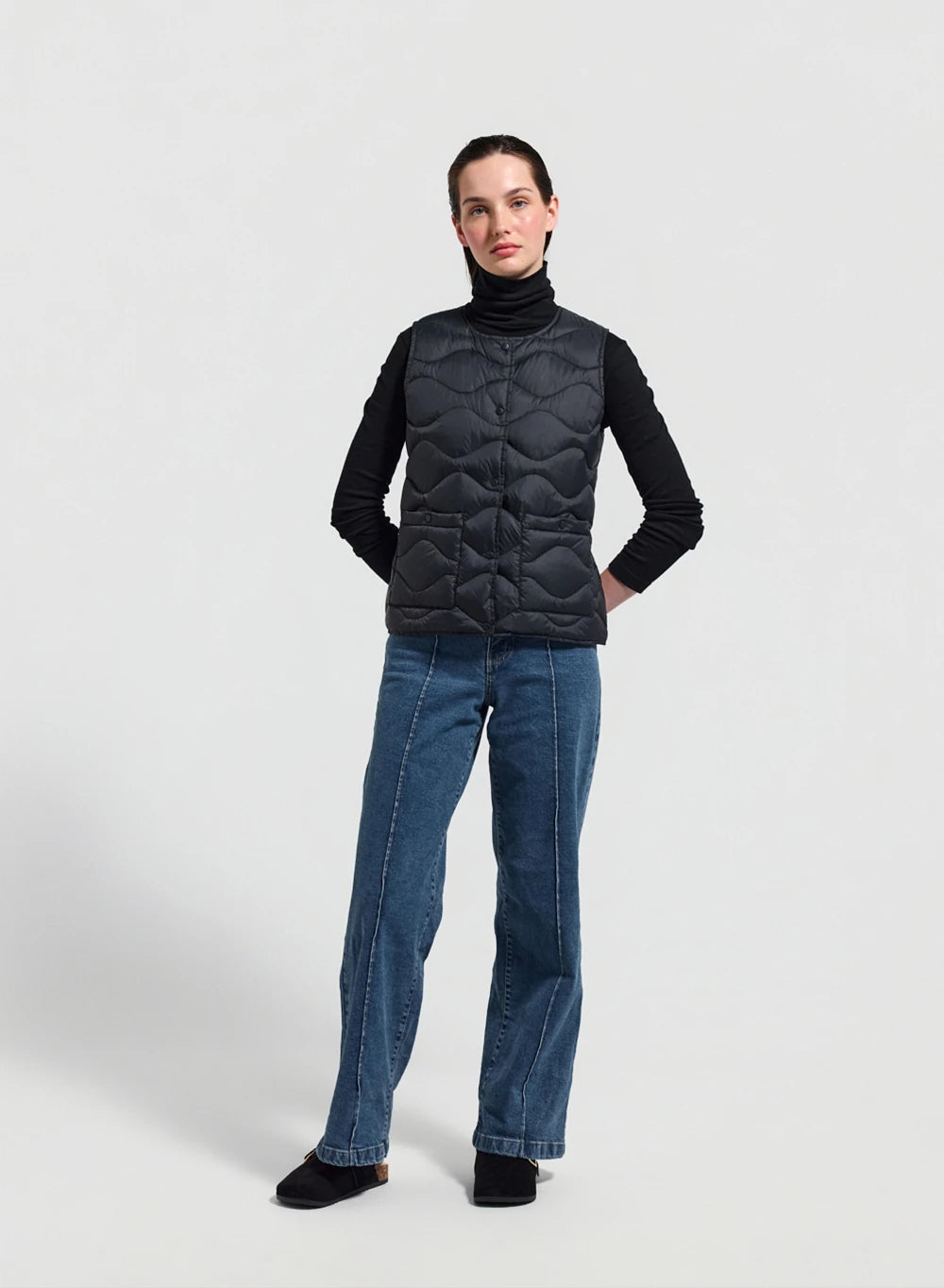 Pyrenex Orite Vest women's ultra-lightweight sleeveless jacket in black-2