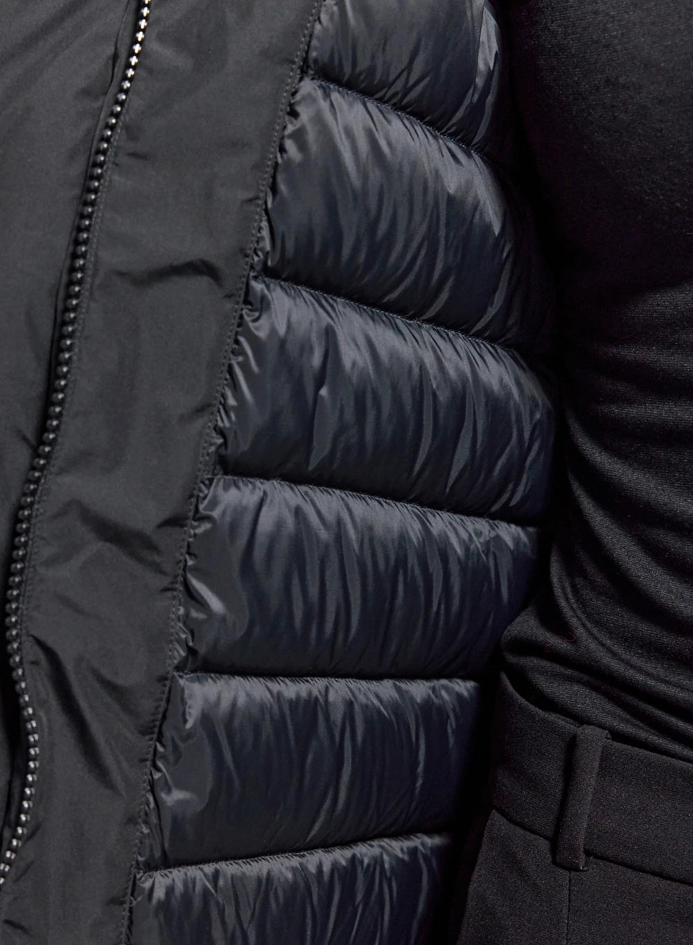 Parka imperméable femme Pyrenex Easy noire en duvet naturel