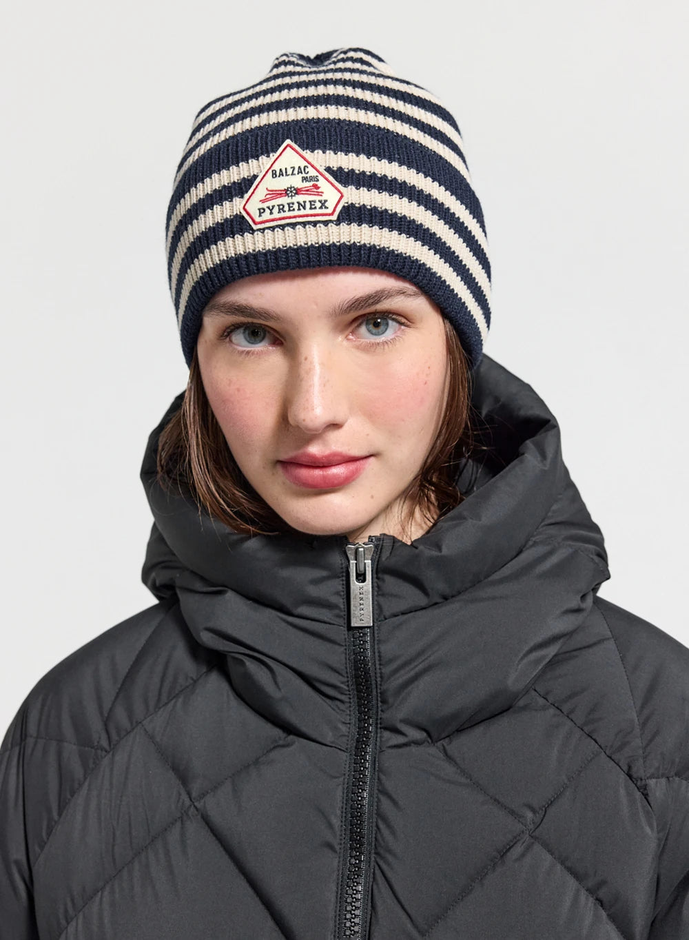 Bonnet en mérinos Pyrenex x Balzac Lou bleu marine et beige