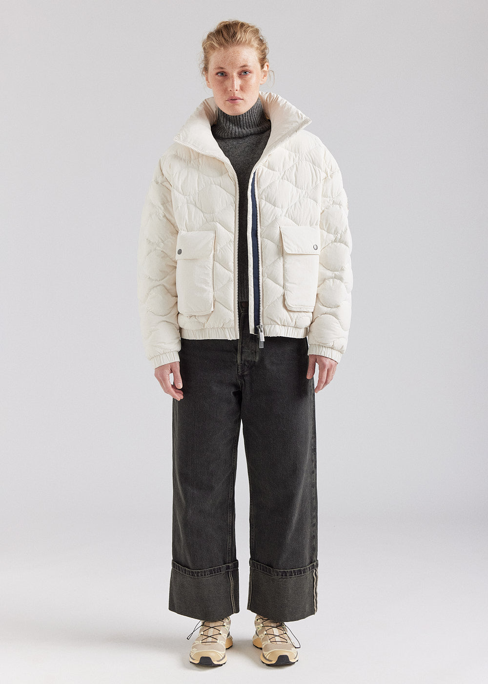 Pyrenex Enola chalk short bomber down jacket
