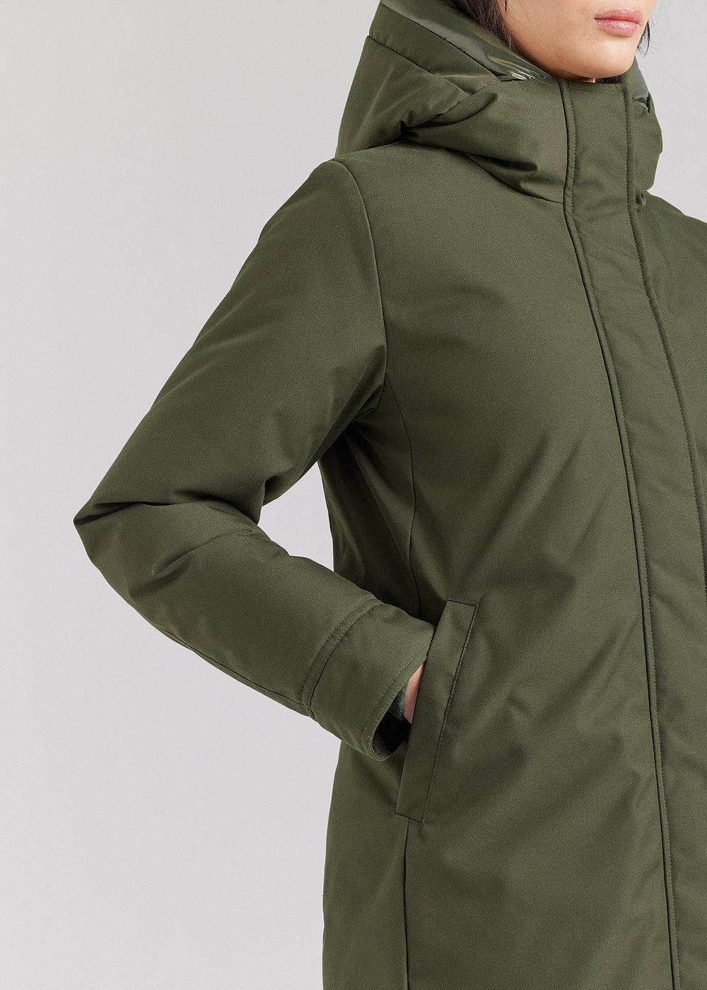 Warmer Damenparka von Pyrenex Charlotte aus natürlichen Daunen in tiefem Khaki-3