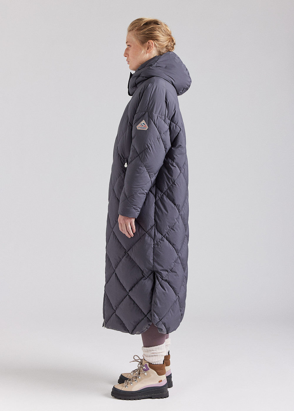 Langer Damenmantel aus Naturdaunen Pyrenex Adele Coat grau-3