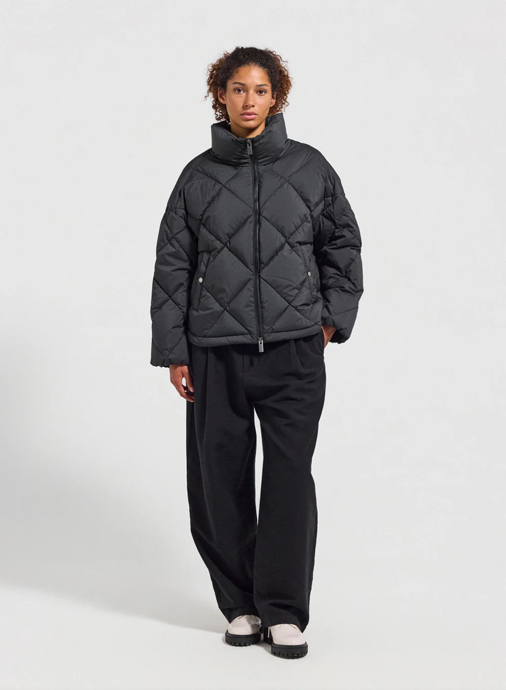 Doudoune oversize femme Pyrenex Adele avec col enveloppant noire-2