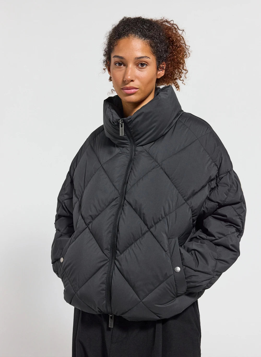 Doudoune oversize femme Pyrenex Adele avec col enveloppant noire