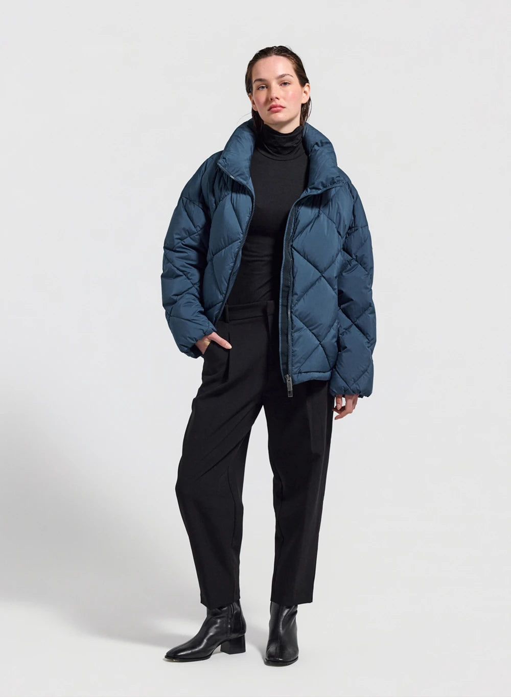 Oversize-Daunenjacke für Damen Pyrenex Adele mit umhüllendem Kragen in Petrolblau