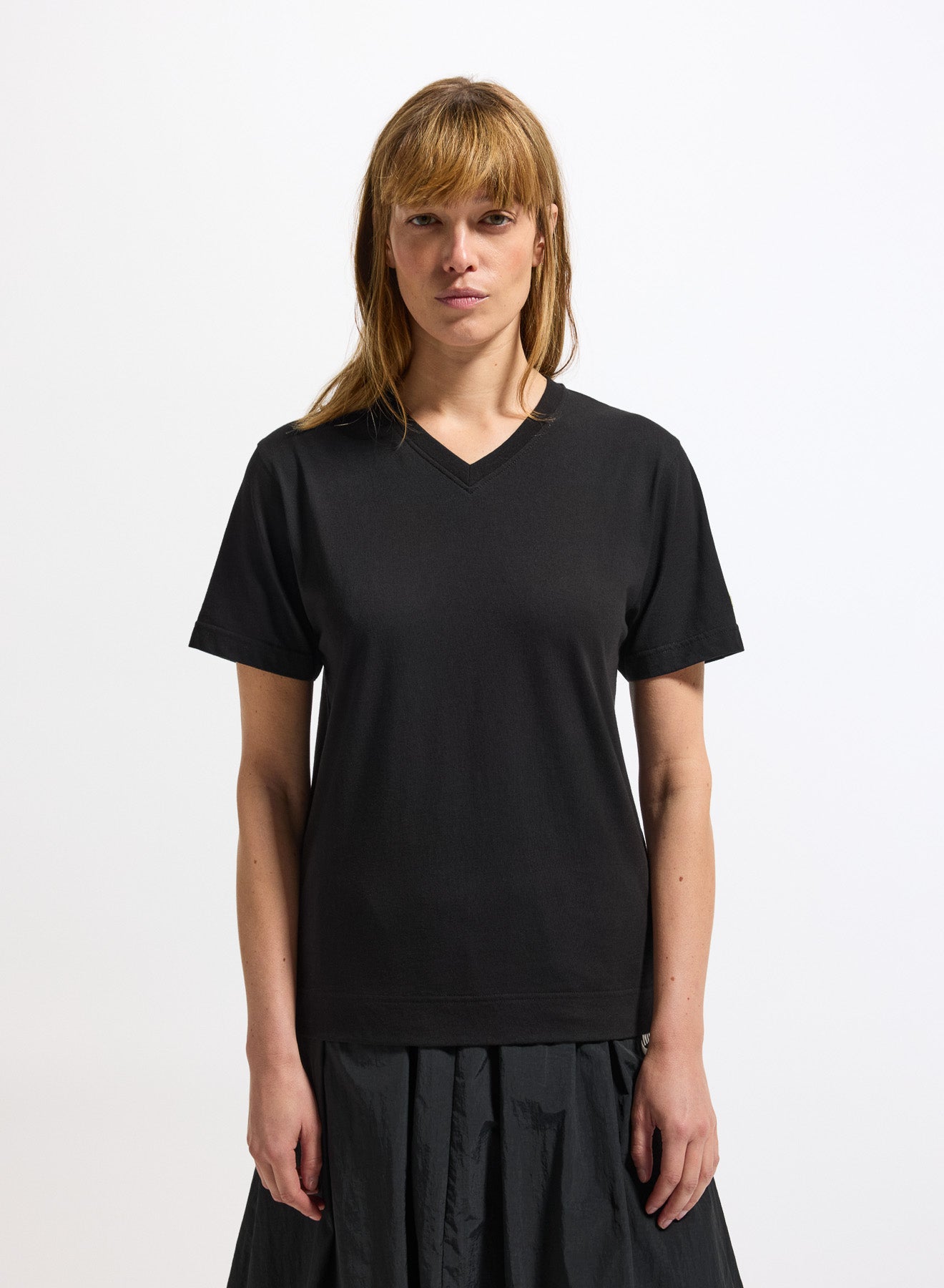 T-shirt femme en coton biologique en col V Pyrenex Crocus noir