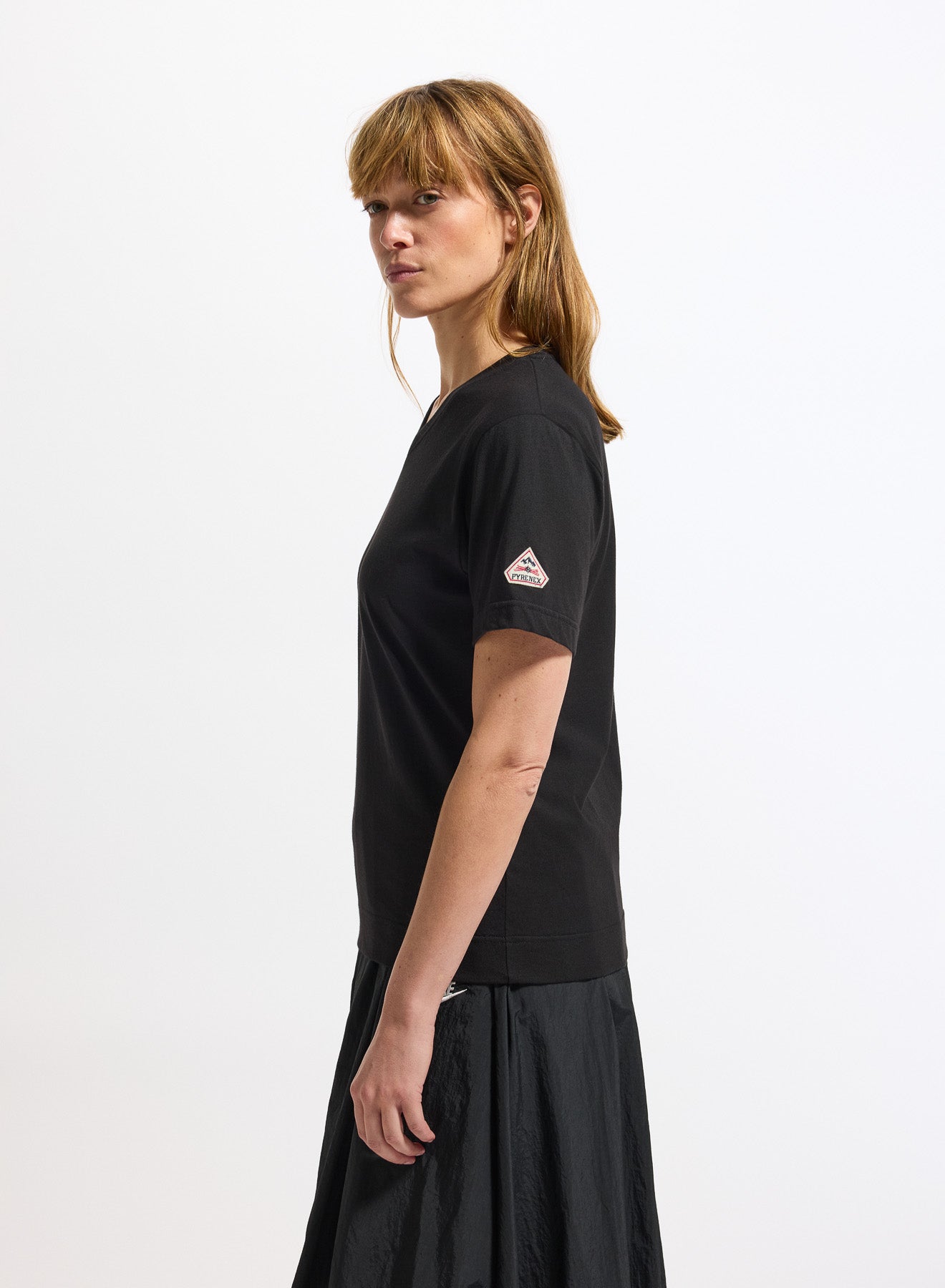 T-shirt femme en coton biologique en col V Pyrenex Crocus noir