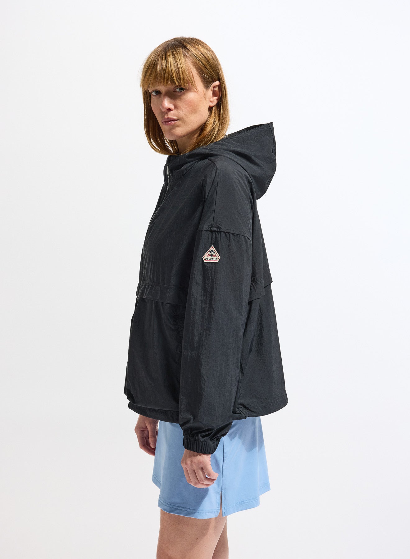 Coupe-vent court femme en tissu recyclé Pyrenex Yoko Black-4