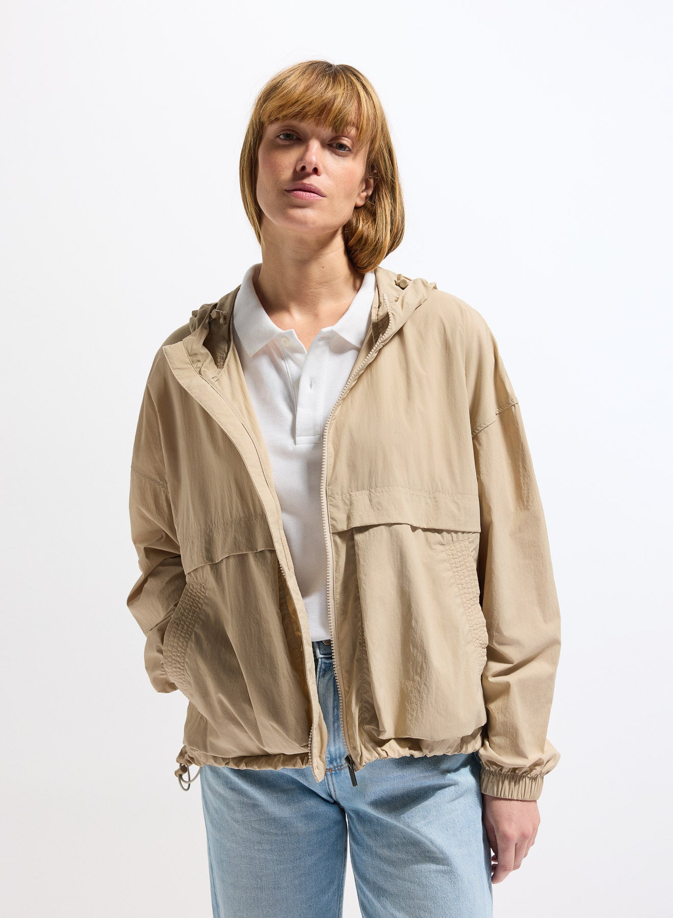 Coupe-vent court femme en tissu recyclé Pyrenex Yoko taupe