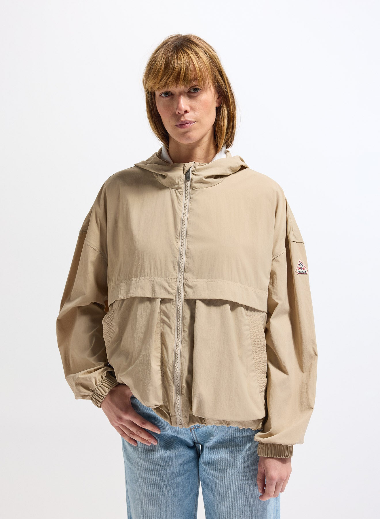 Coupe-vent court femme en tissu recyclé Pyrenex Yoko taupe