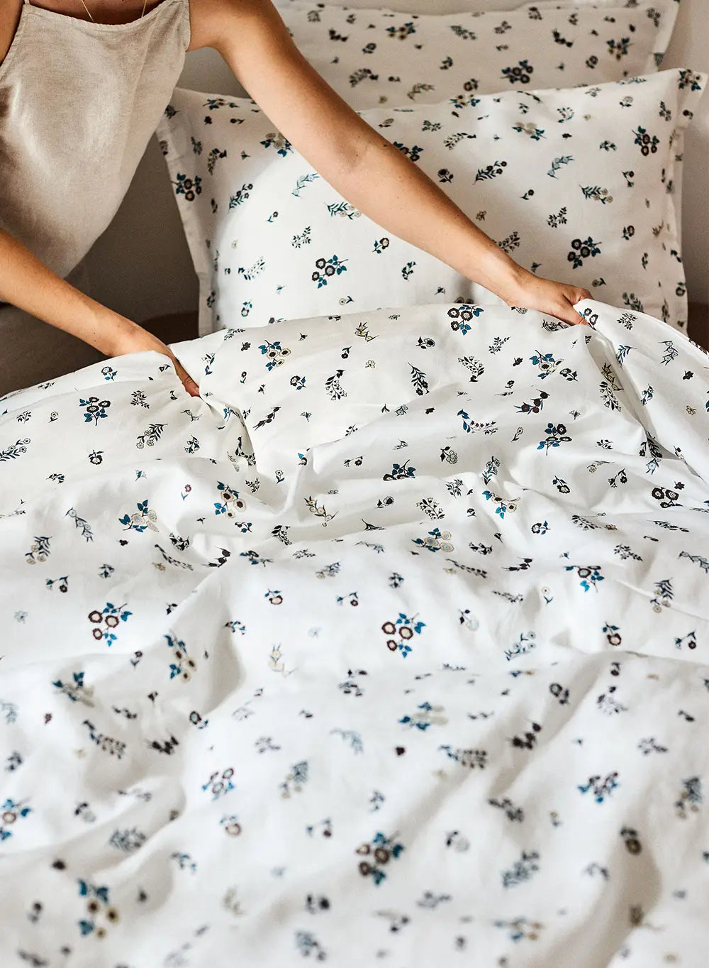 Lily duvet cover with floral patterns in cotton and TENCEL™ Lyocell-2