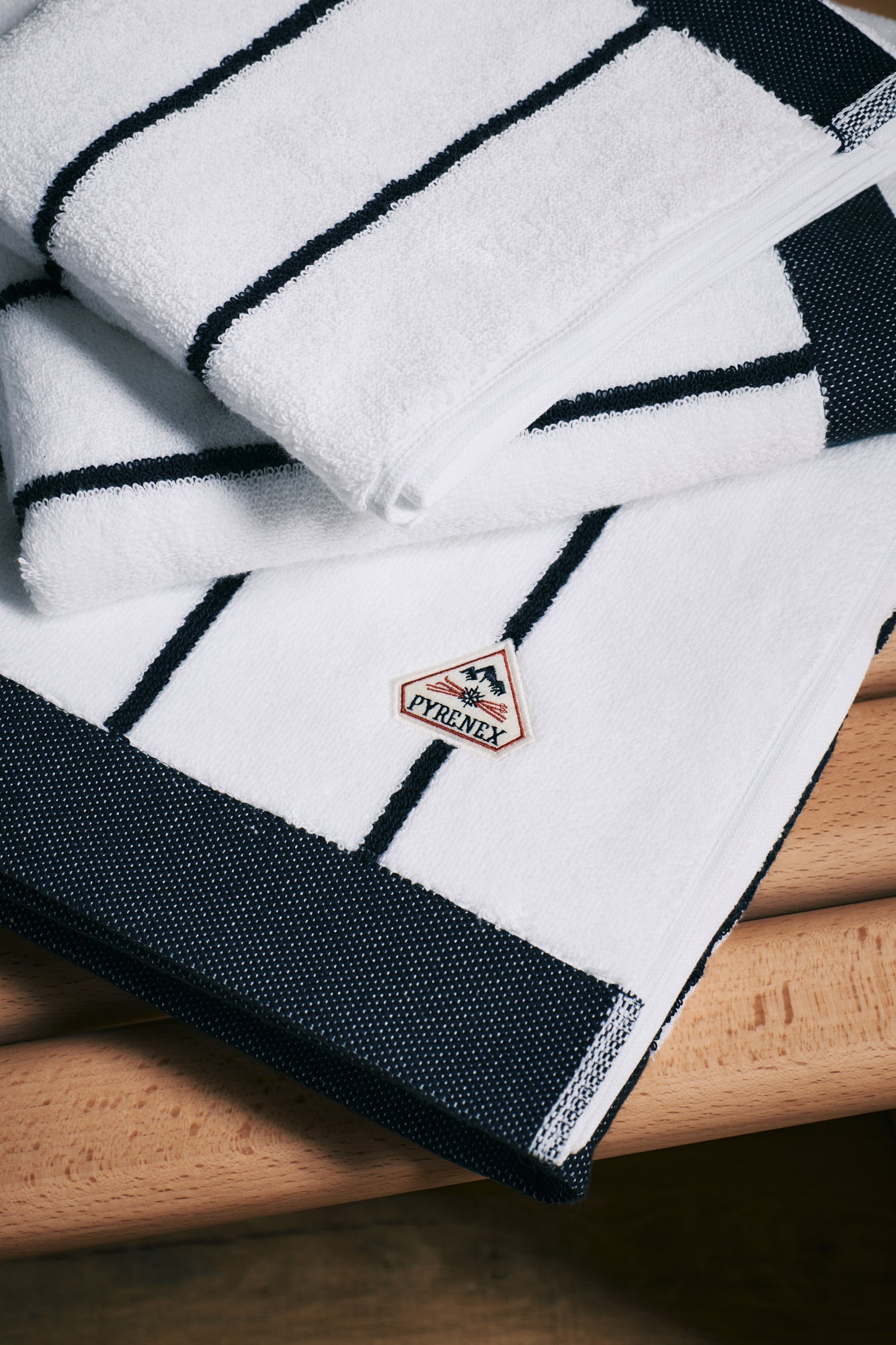serviette rayée bleu pyrenex