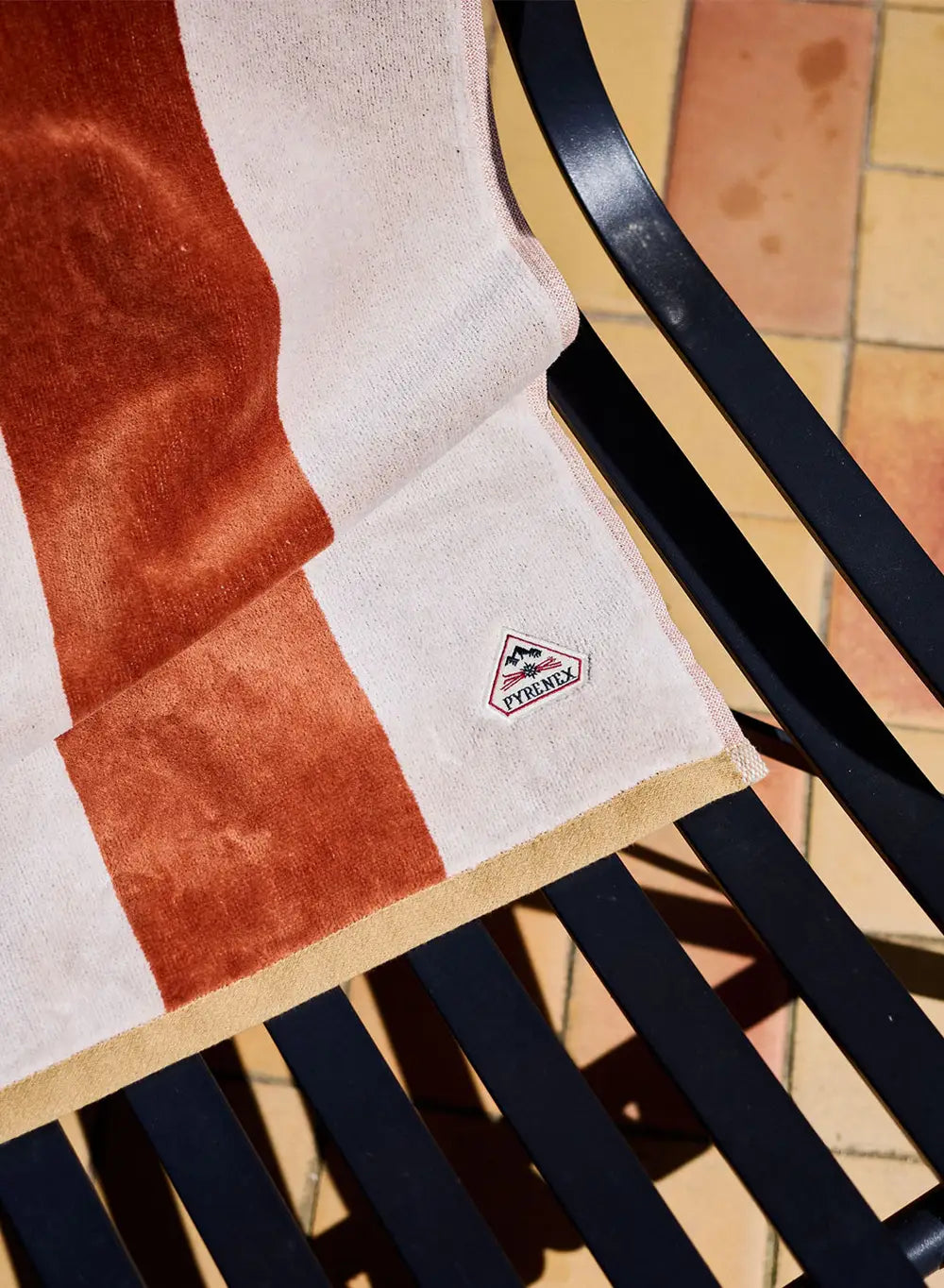 Serviette de plage Sora 100% coton rayures tissées terracotta