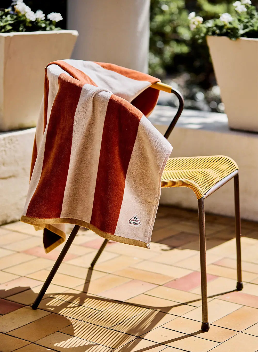 Serviette de plage Sora 100% coton rayures tissées terracotta