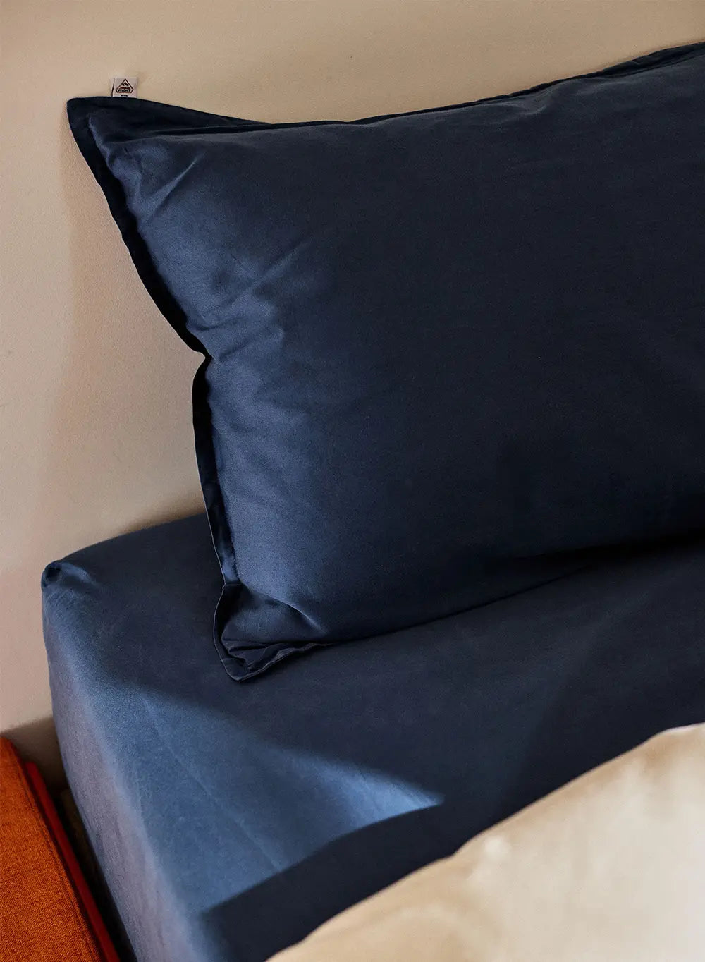 Taies d'oreiller x2 unies bleu encre en coton et TENCEL™ Lyocell-1