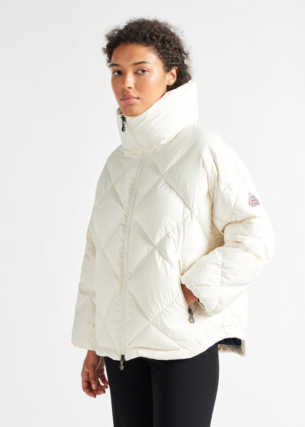 Pyrenex Adele übergroße Daunenjacke für Damen mit Wickelkragen Milch-2