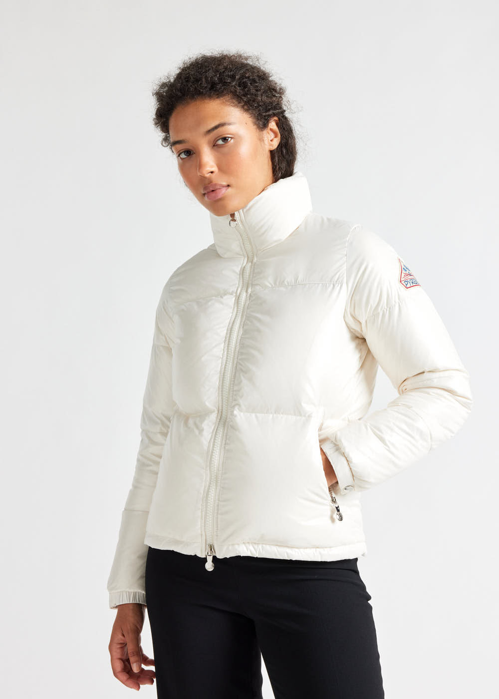 Kurze, glänzende Daunenjacke für Damen Pyrenex Goldin Milk-1