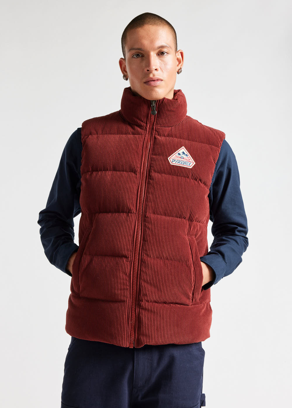 Pyrenex John unisex down vest in ribbed velvet syrah-4