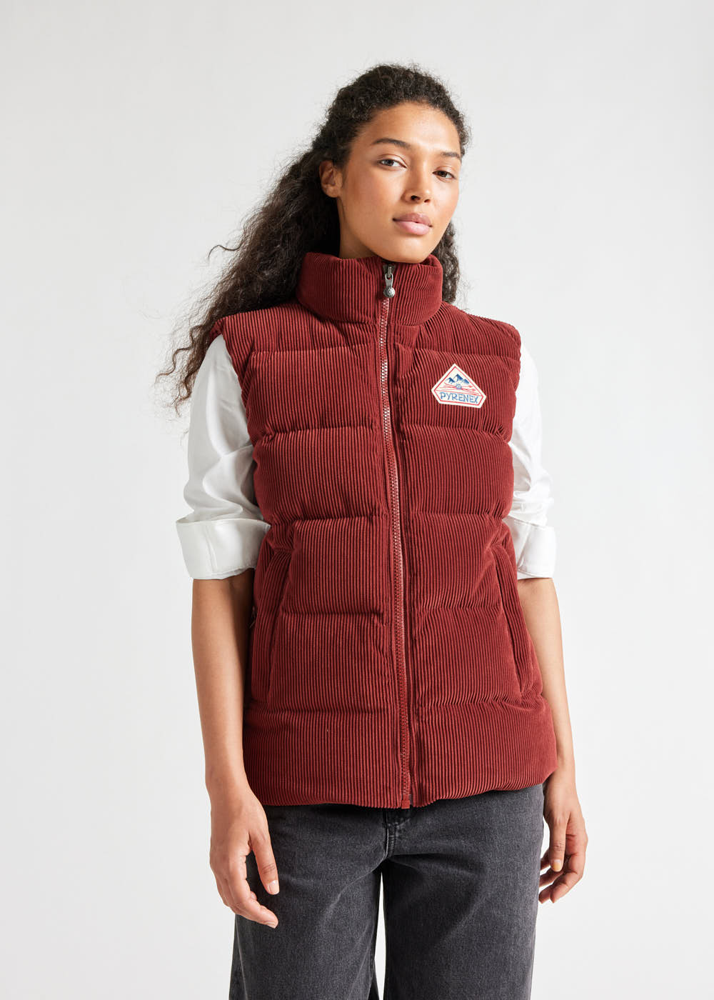 Pyrenex John unisex down vest in ribbed velvet syrah-3