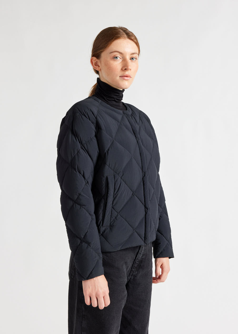 Leichte Perlmutt-Daunenjacke für Damen in Schwarz-3