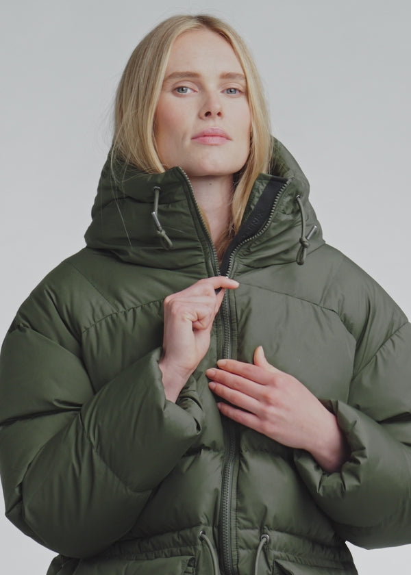 Doudoune hiver à capuche pour femme Pyrenex Aule kaki