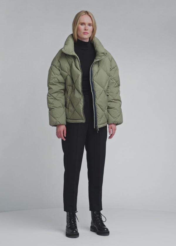 Doudoune oversize femme Pyrenex Adele avec col enveloppant khaki clair