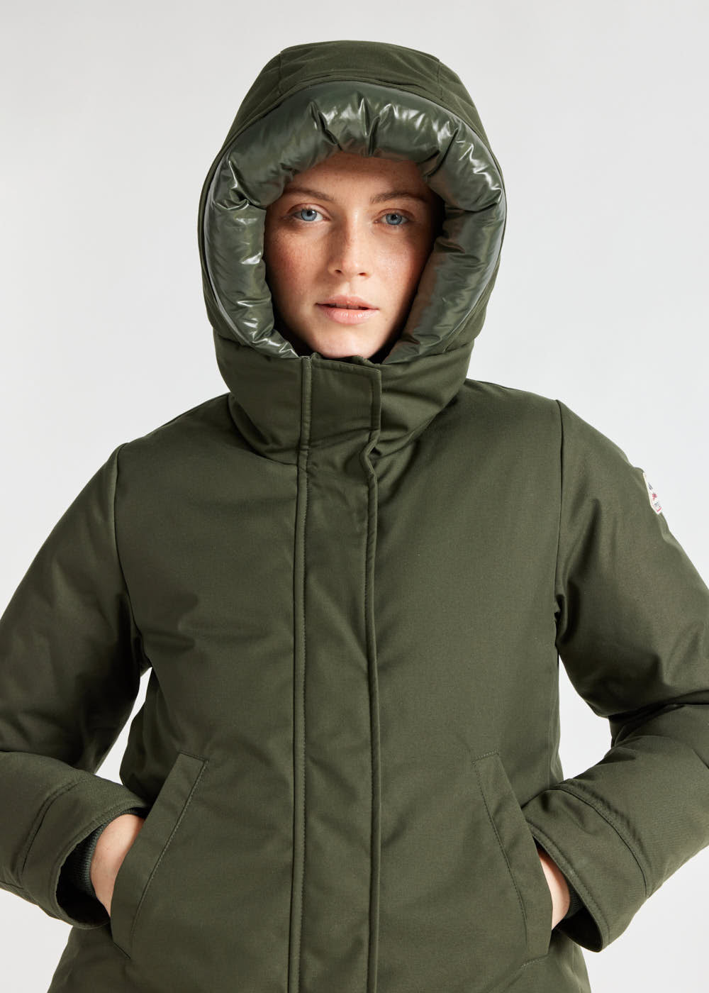 Pyrenex Charlotte Damen-Kurzparka aus natürlichen Daunen, tiefes Khaki-5