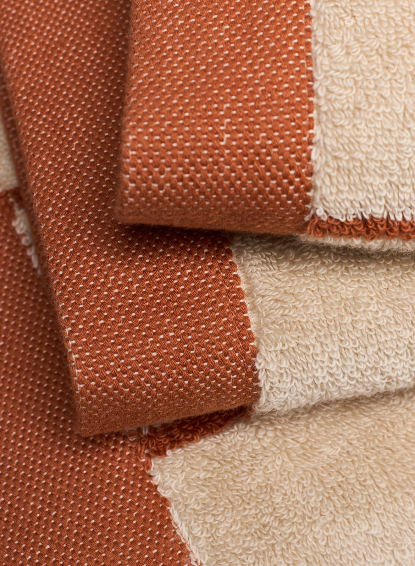 serviettes éponges rayées beige et terracotta